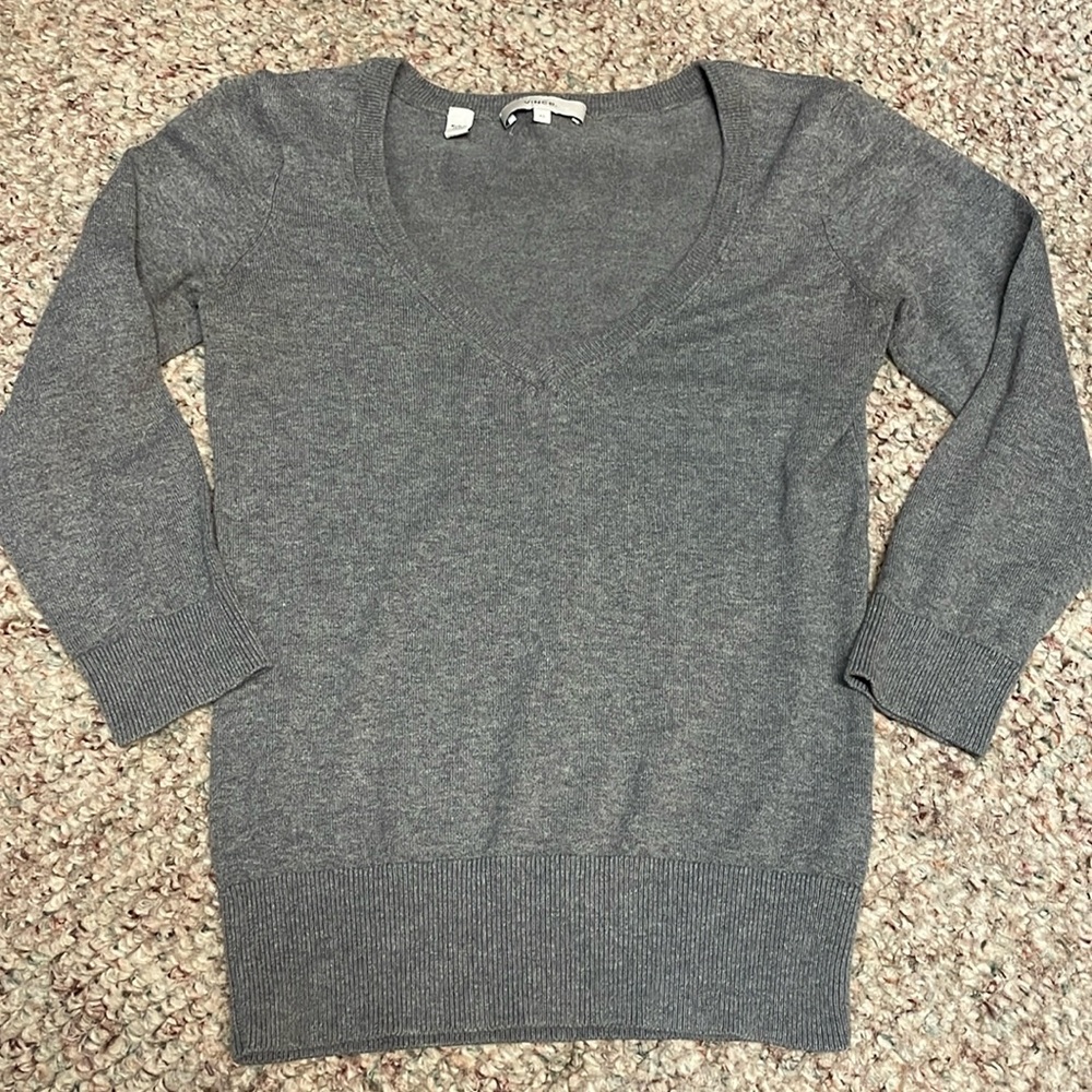 Vince fitted v nevk sweater in grey size xs